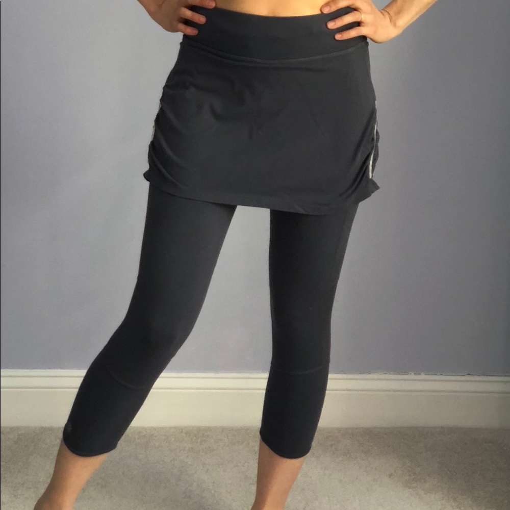 Athleta 2 n 1 Capri leggings in Slate Grey